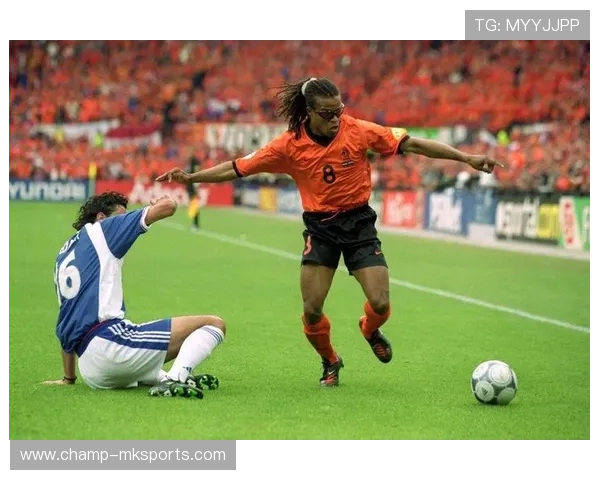 戴维斯边路统治趋势引发足坛关注，新战术打法成焦点