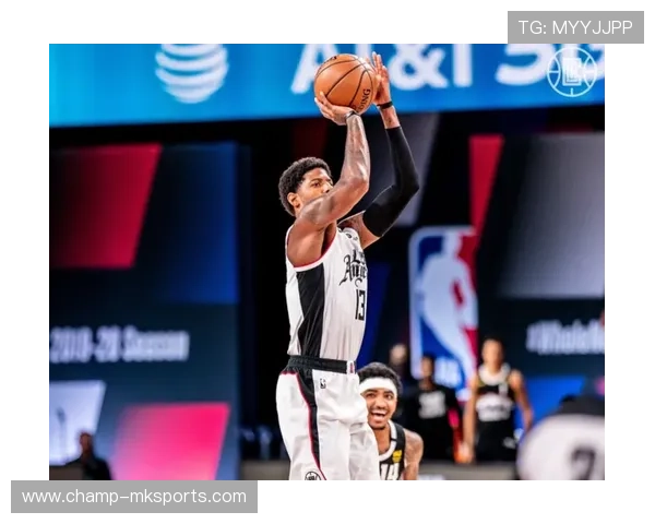 约翰逊三分神射助球队逆转取胜