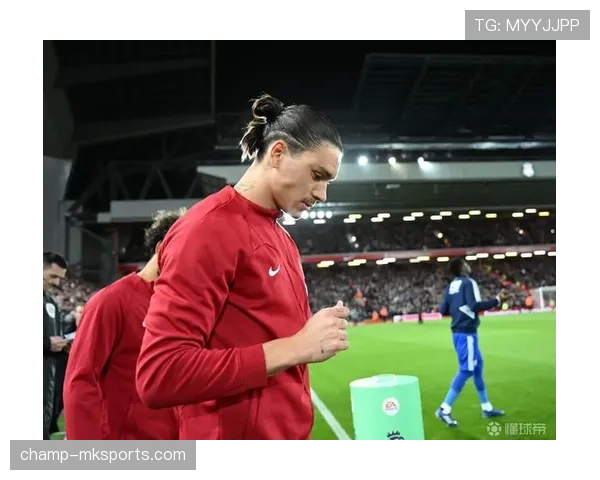 努涅斯展现独特射门技巧,助力球队逆转取胜 努涅斯展现独特射门技巧,助力球队逆转取胜