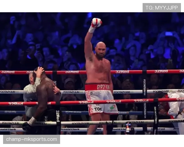 泰森·富里家里那冰箱得多大，打完架还得补充三人量的零食吧？